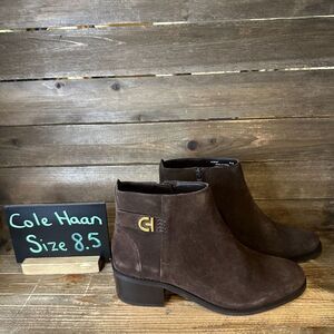 New Womens Cole Haan Holis Brown Suede Buckle Ankle Dress Boots‎ Bootie Size 8.5